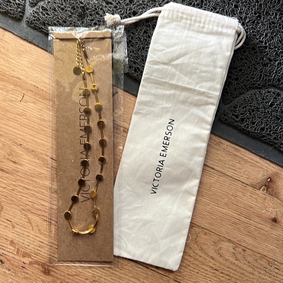 Nwt Victoria Emerson “Dana” necklace with circle on herringbone chain - Picture 4 of 5